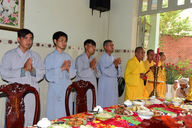 The rite of offering a meal and alms for monks and releasing creatures.