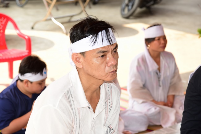 The rite of offering a meal and alms for monks and releasing creatures.
