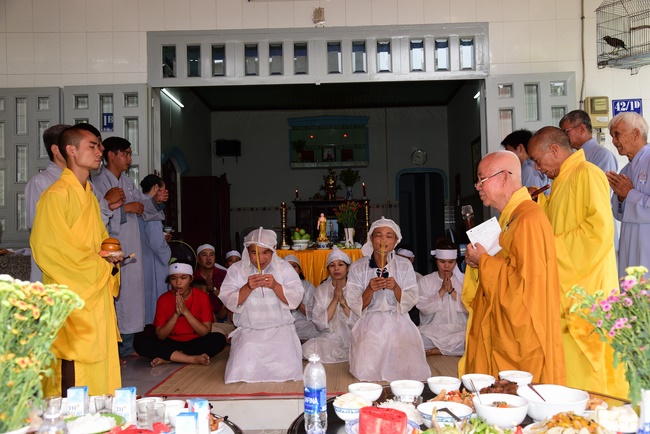 The rite of offering a meal and alms for monks and releasing creatures.