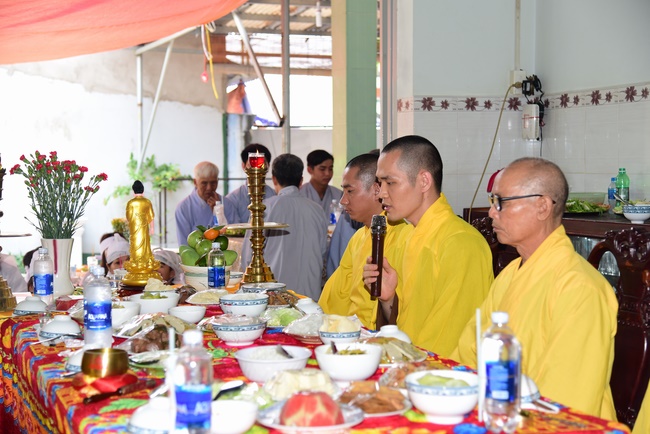 The rite of offering a meal and alms for monks and releasing creatures.