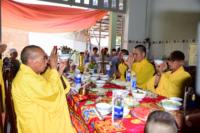 The rite of offering a meal and alms for monks and releasing creatures.