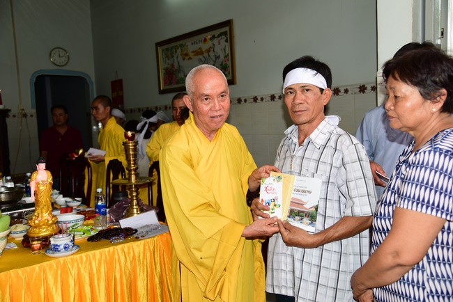 The rite of offering a meal and alms for monks and releasing creatures.