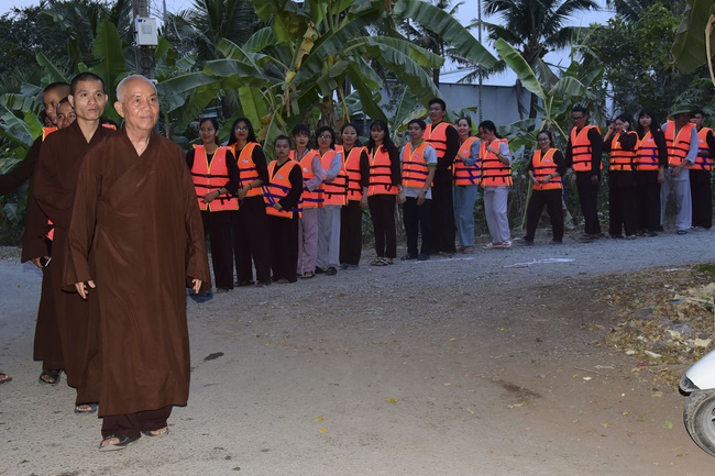The rite of offering a meal and alms for monks and releasing creatures.