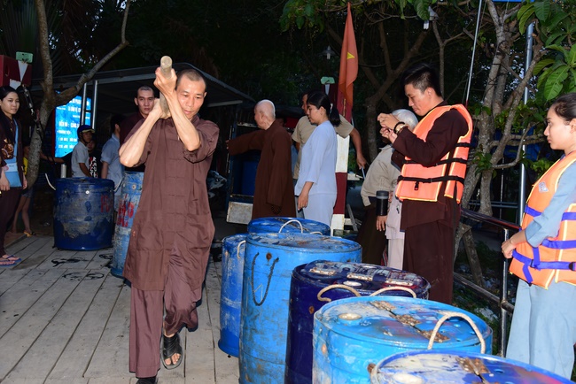 The rite of offering a meal and alms for monks and releasing creatures.