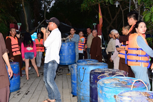 The rite of offering a meal and alms for monks and releasing creatures.