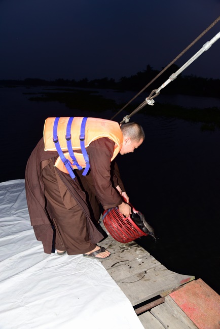 The rite of offering a meal and alms for monks and releasing creatures.