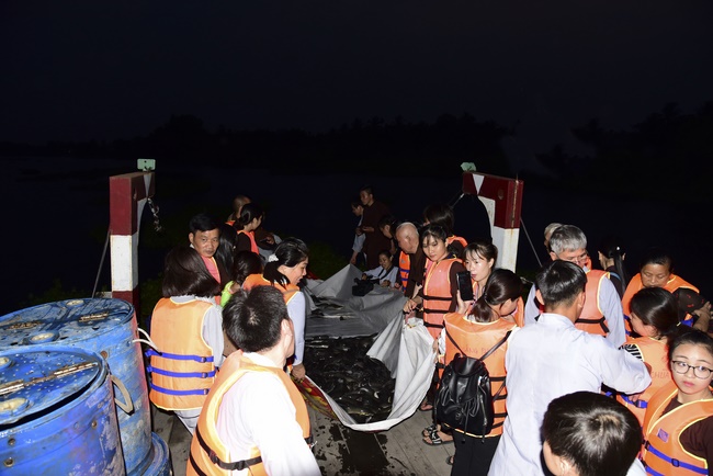 The rite of offering a meal and alms for monks and releasing creatures.