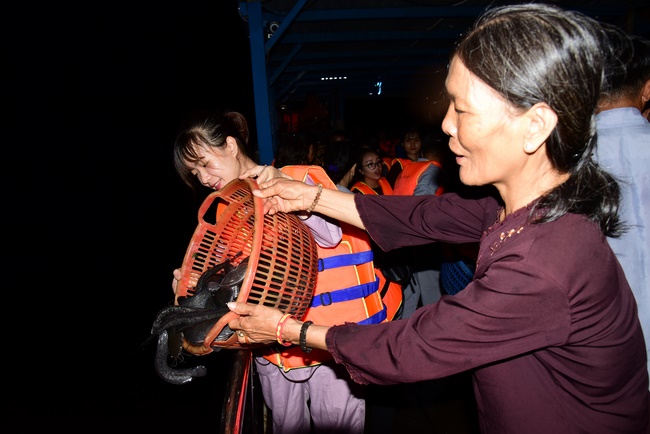 The rite of offering a meal and alms for monks and releasing creatures.