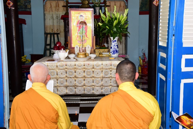 The rite of offering a meal and alms for monks and releasing creatures.
