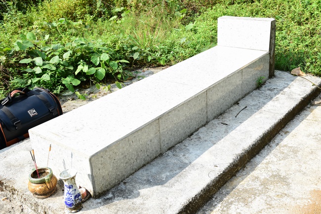 Praying for souls' rebirth at Bao Loc Pass and freeing creatures