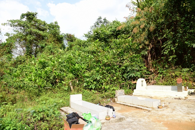 Praying for souls' rebirth at Bao Loc Pass and freeing creatures