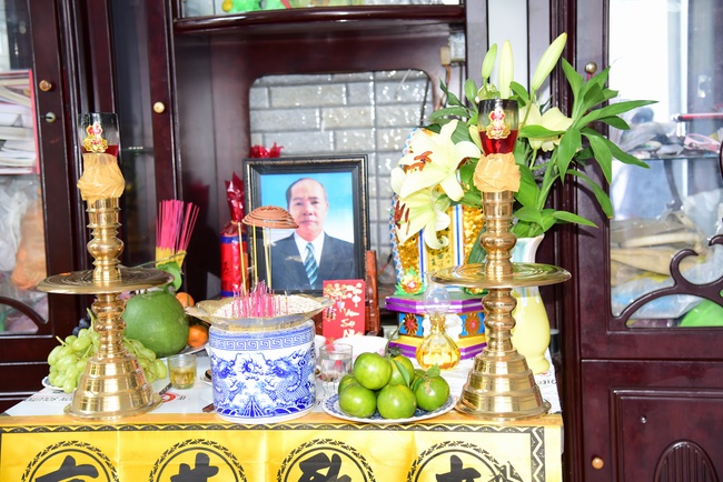 Praying for souls' rebirth at Bao Loc Pass and freeing creatures