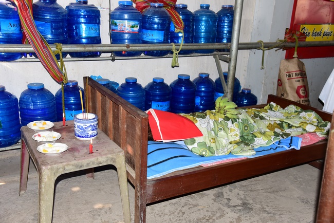 Praying for souls' rebirth at Bao Loc Pass and freeing creatures