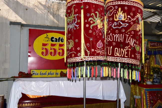 Praying for souls' rebirth at Bao Loc Pass and freeing creatures