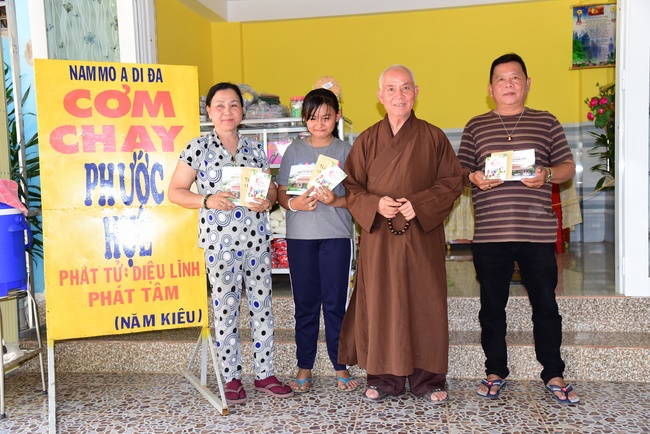 Praying for souls' rebirth at Bao Loc Pass and freeing creatures