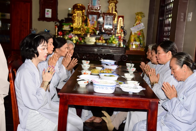 Khóa tu Bát Quan Trai tại chùa Vĩnh Hiệp - Hậu Giang