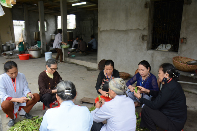 The  2nd day of the retreat Zen–Reciting the Buddha name at Tay Khanh Pagoda.