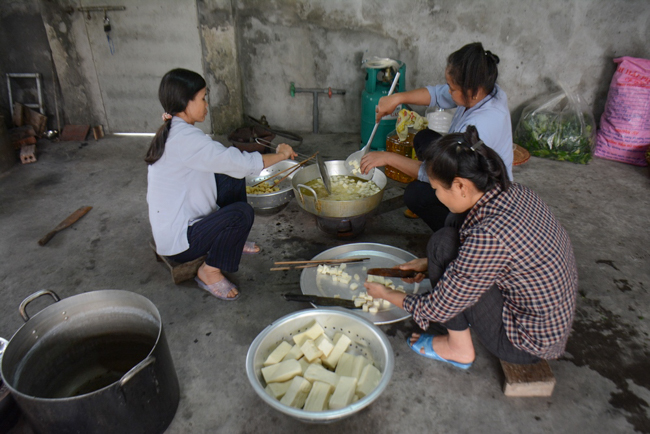 The  2nd day of the retreat Zen–Reciting the Buddha name at Tay Khanh Pagoda.