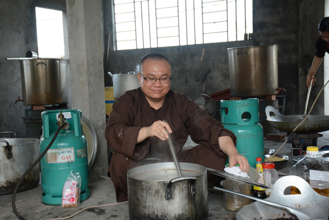 The  2nd day of the retreat Zen–Reciting the Buddha name at Tay Khanh Pagoda.