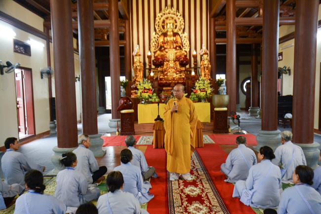 The  2nd day of the retreat Zen–Reciting the Buddha name at Tay Khanh Pagoda.