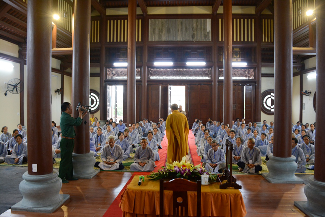 The  2nd day of the retreat Zen–Reciting the Buddha name at Tay Khanh Pagoda.
