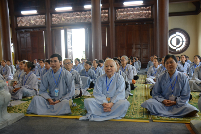 The  2nd day of the retreat Zen–Reciting the Buddha name at Tay Khanh Pagoda.