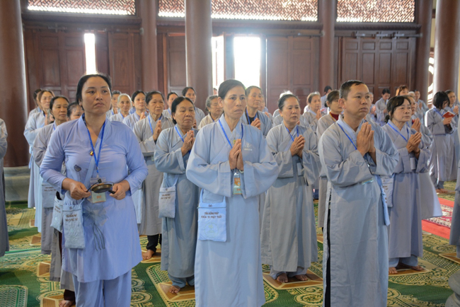 The  2nd day of the retreat Zen–Reciting the Buddha name at Tay Khanh Pagoda.