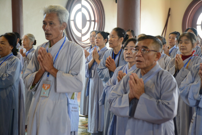 The  2nd day of the retreat Zen–Reciting the Buddha name at Tay Khanh Pagoda.