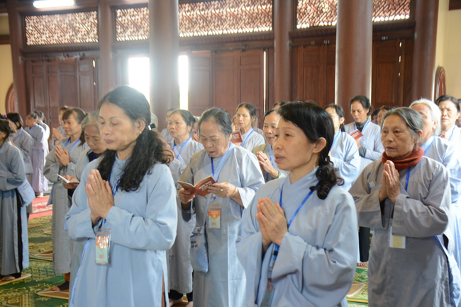 The  2nd day of the retreat Zen–Reciting the Buddha name at Tay Khanh Pagoda.