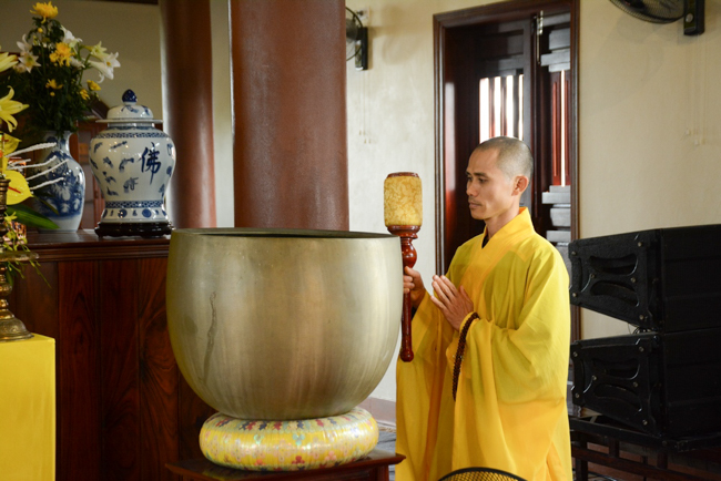 The  2nd day of the retreat Zen–Reciting the Buddha name at Tay Khanh Pagoda.