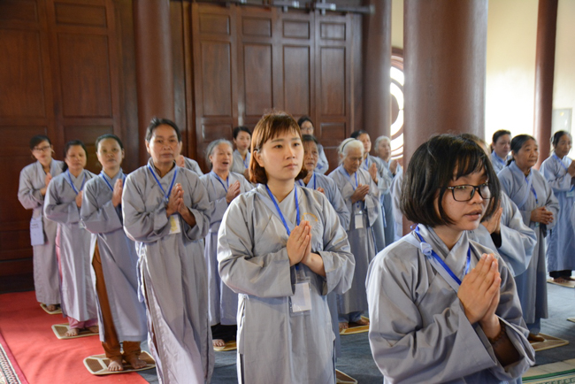 The  2nd day of the retreat Zen–Reciting the Buddha name at Tay Khanh Pagoda.