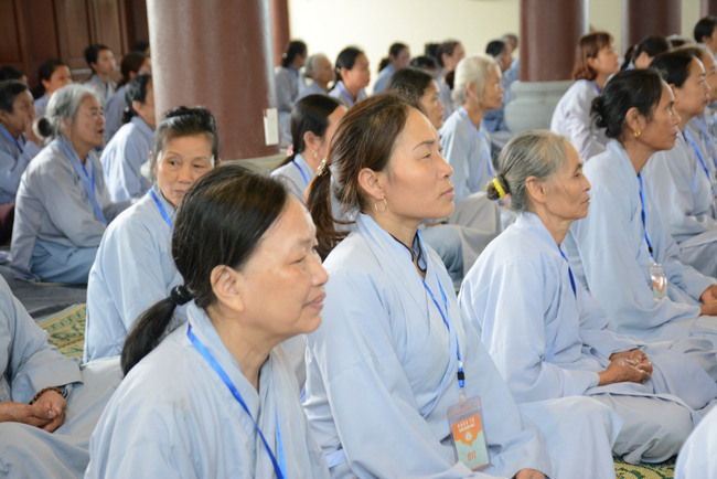 The  2nd day of the retreat Zen–Reciting the Buddha name at Tay Khanh Pagoda.