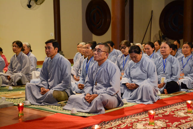 The  2nd day of the retreat Zen–Reciting the Buddha name at Tay Khanh Pagoda.