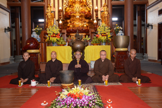 The  2nd day of the retreat Zen–Reciting the Buddha name at Tay Khanh Pagoda.