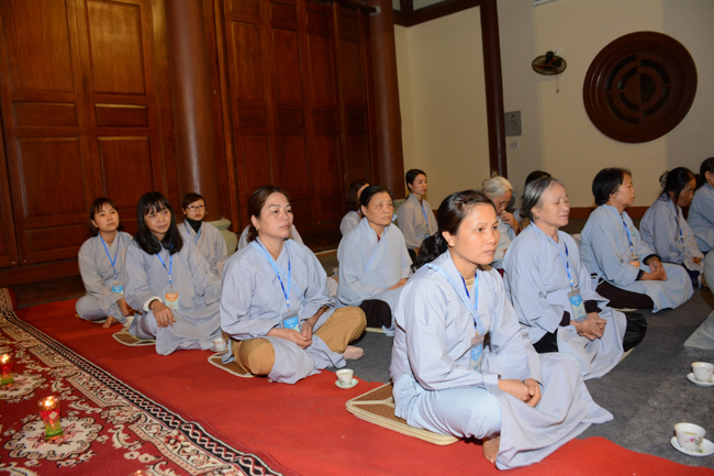 The  2nd day of the retreat Zen–Reciting the Buddha name at Tay Khanh Pagoda.
