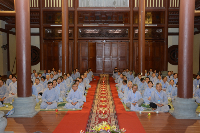 The  2nd day of the retreat Zen–Reciting the Buddha name at Tay Khanh Pagoda.
