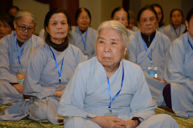 The  2nd day of the retreat Zen–Reciting the Buddha name at Tay Khanh Pagoda.