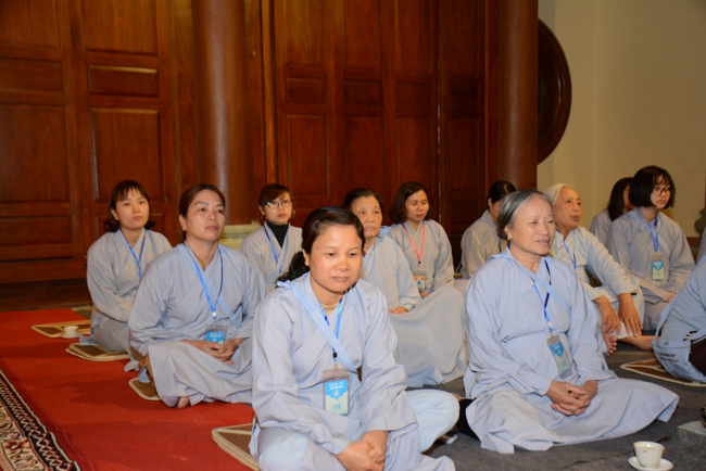 The  2nd day of the retreat Zen–Reciting the Buddha name at Tay Khanh Pagoda.