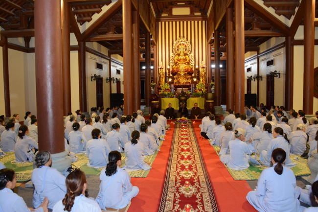 The  2nd day of the retreat Zen–Reciting the Buddha name at Tay Khanh Pagoda.