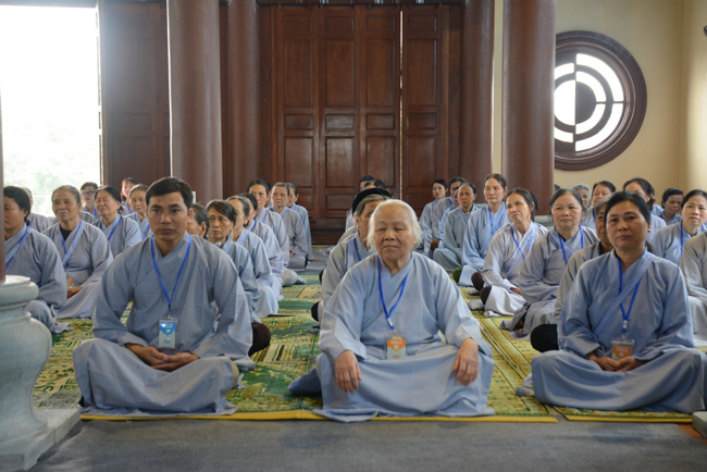 The  2nd day of the retreat Zen–Reciting the Buddha name at Tay Khanh Pagoda.