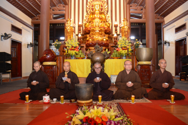 The  2nd day of the retreat Zen–Reciting the Buddha name at Tay Khanh Pagoda.