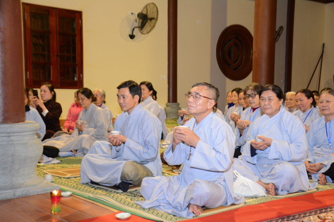 The  2nd day of the retreat Zen–Reciting the Buddha name at Tay Khanh Pagoda.