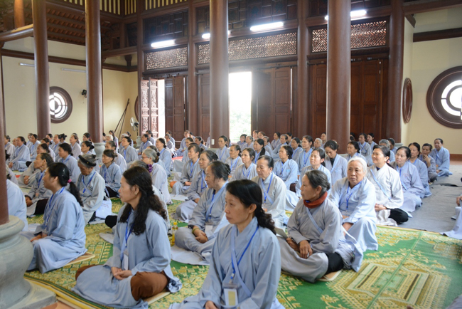 The  2nd day of the retreat Zen–Reciting the Buddha name at Tay Khanh Pagoda.