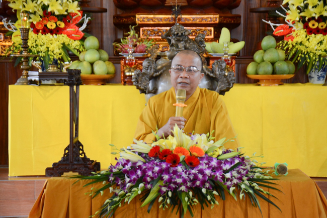 The  2nd day of the retreat Zen–Reciting the Buddha name at Tay Khanh Pagoda.