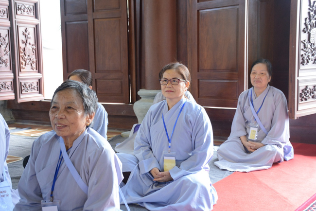 The  2nd day of the retreat Zen–Reciting the Buddha name at Tay Khanh Pagoda.
