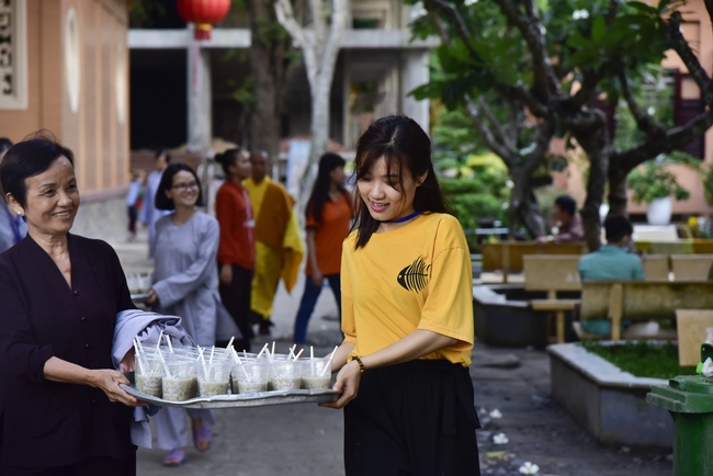 Mừng khánh đản Bồ-tát Quán Thế Âm