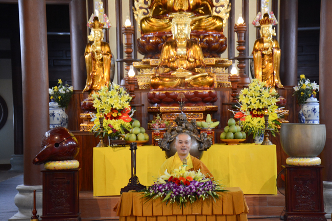 The lantern-flower night commemorating to Bodhisattva Avalokitesvara at Tay Khanh Pagoda.