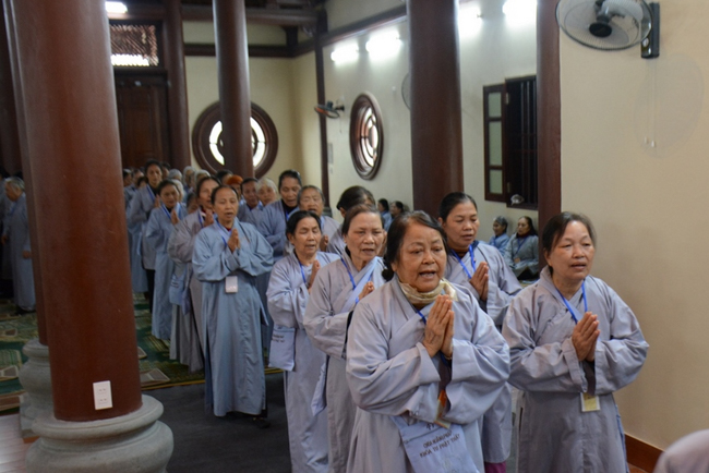 The lantern-flower night commemorating to Bodhisattva Avalokitesvara at Tay Khanh Pagoda.