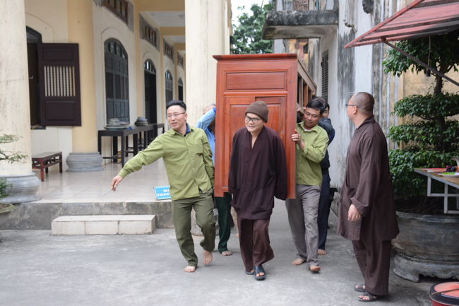 The lantern-flower night commemorating to Bodhisattva Avalokitesvara at Tay Khanh Pagoda.