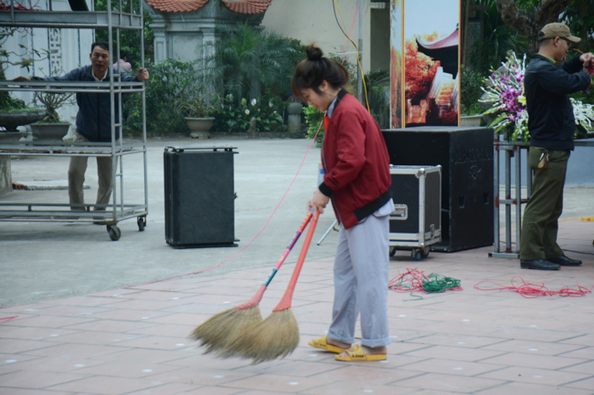The lantern-flower night commemorating to Bodhisattva Avalokitesvara at Tay Khanh Pagoda.